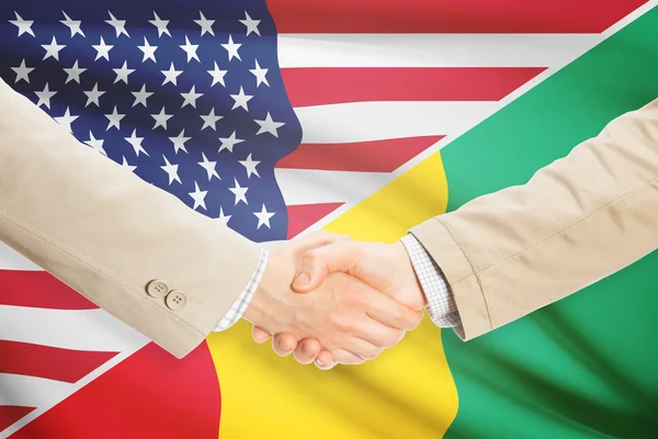 Stretta di mano degli uomini d'affari - Stati Uniti d'America e Guinea — Foto Stock