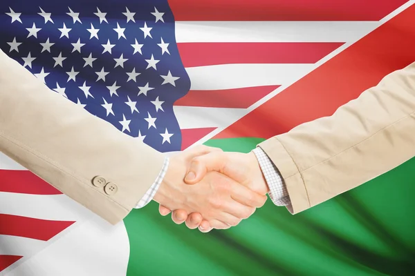 Podnikatelé handshake - Spojených států a Madagaskaru — Stock fotografie