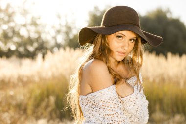 Açık alanda doğumunda model