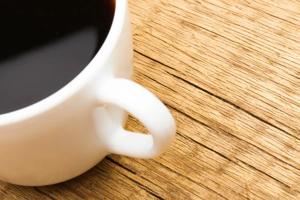 Чашка черного кофе на столе аккуратной — стоковое фото