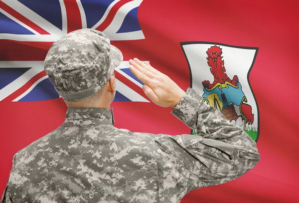 Soldado en sombrero ante serie de bandera nacional - Bermudas — Foto de Stock