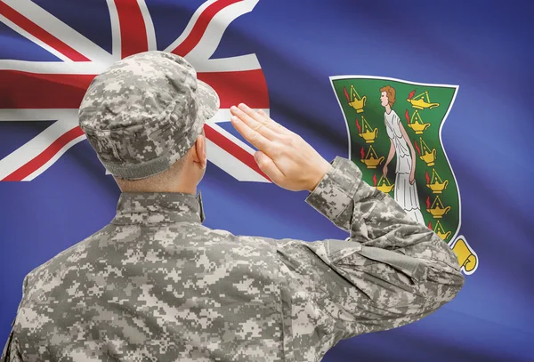 Soldat i hat inför nationella flagga rad - Brittiska Jungfruöarna — Stockfoto