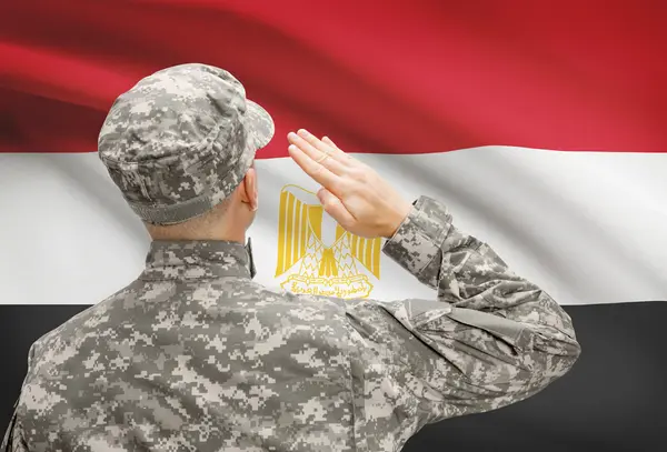 Soldier in hat facing national flag series - Egypt — Stock Photo, Image