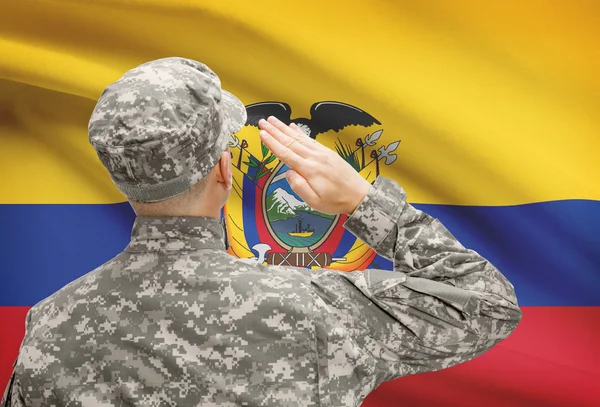Soldat au chapeau face à la série des drapeaux nationaux - Equateur — Photo