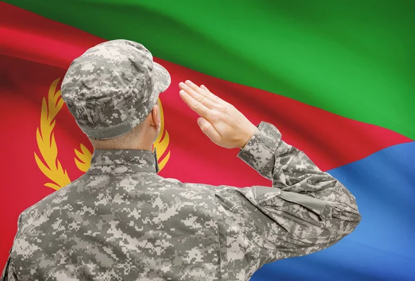 Soldado en sombrero ante serie de bandera nacional - Eritrea —  Fotos de Stock
