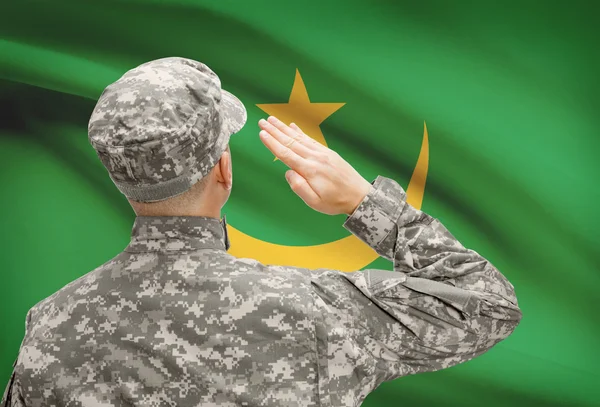 Soldaat in hoed geconfronteerd met nationale vlag serie - Mauritanië — Stockfoto