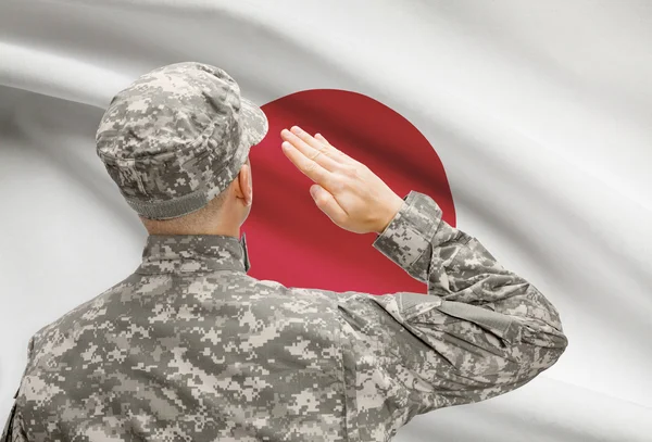 Soldat i hat inför nationella flagga rad - Japan — Stockfoto