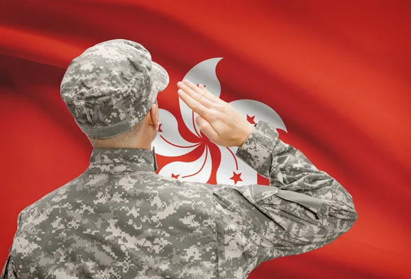 Soldado en sombrero ante serie de bandera nacional - Hong Kong — Foto de Stock