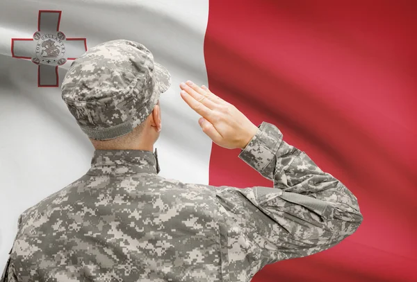 모자 국기 시리즈-몰타를 직면 하 고 있는 군인 — 스톡 사진