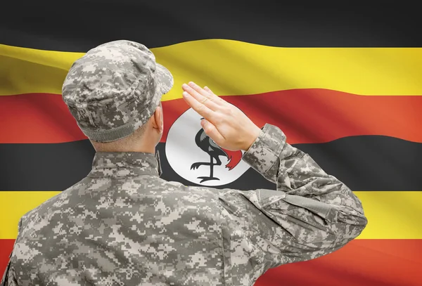 Soldat im Hut vor Nationalflagge Serie - Uganda — Stockfoto