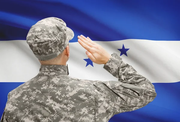 Soldado en sombrero ante serie de bandera nacional - Honduras Fotos de stock libres de derechos