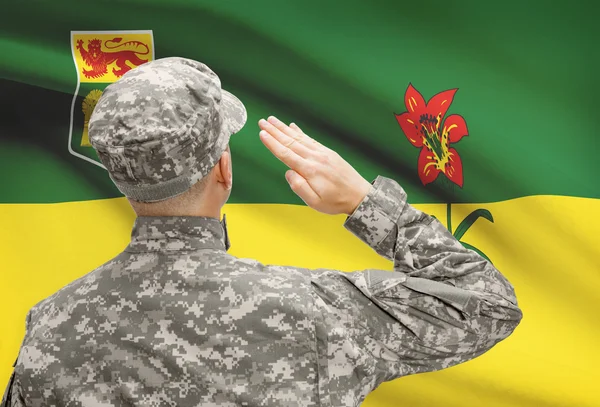 Soldier saluting to Canadial province flag series - Saskatchewan — Stock Photo, Image