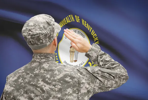 Soldier saluting to US state flag series - Kentucky — Stock Photo, Image