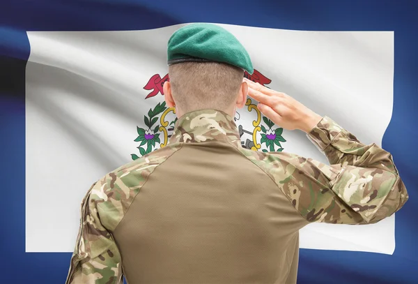 Soldat, saluant d'état des Usa drapeau série conceptuelle - Virginie-occidentale — Photo