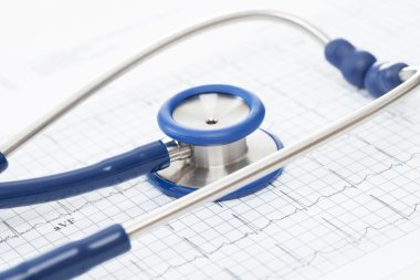 Steteskop ve ekg cardiograms grafiği