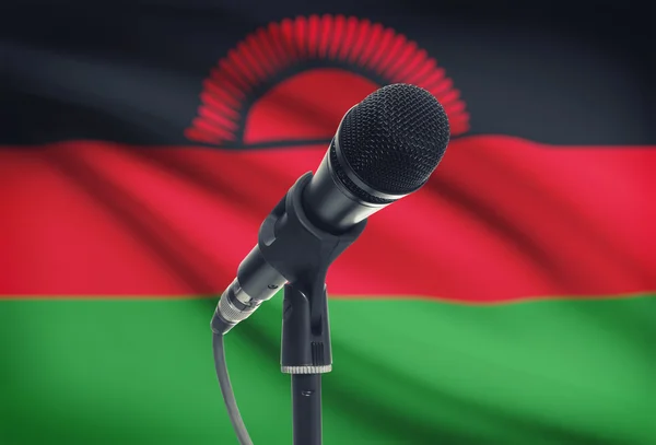 Mikrofon am Stand mit Nationalflagge auf Hintergrund - Malawi — Stockfoto