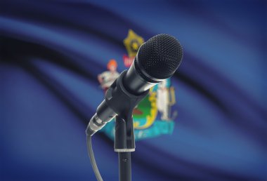 Mikrofon stand bizimle Devlet bayrağı arka plan - Maine