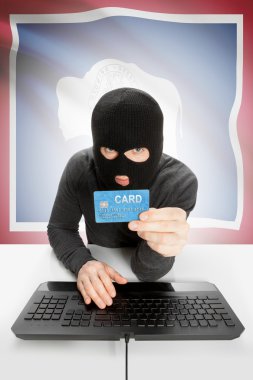 Kredi kartı bizimle arka plan üzerinde - Wyoming Devlet bayrağı tutarak hacker