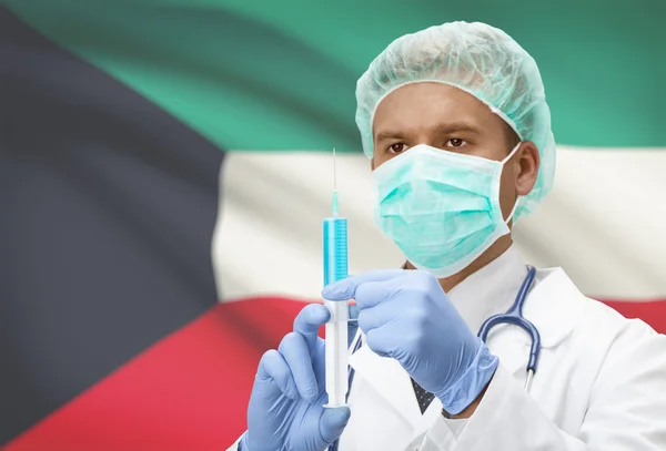 Medico con la siringa nelle mani e bandiera sulla serie della priorità bassa - Kuwait — Foto Stock