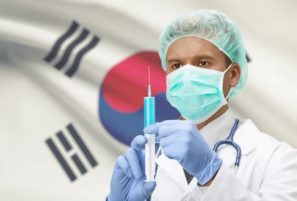 Medico con la siringa nelle mani e bandiera sulla serie della priorità bassa - Corea del sud — Foto Stock