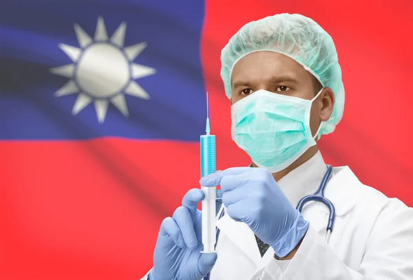 Medico con la siringa nelle mani e bandiera sulla serie della priorità bassa - Taiwan — Foto Stock