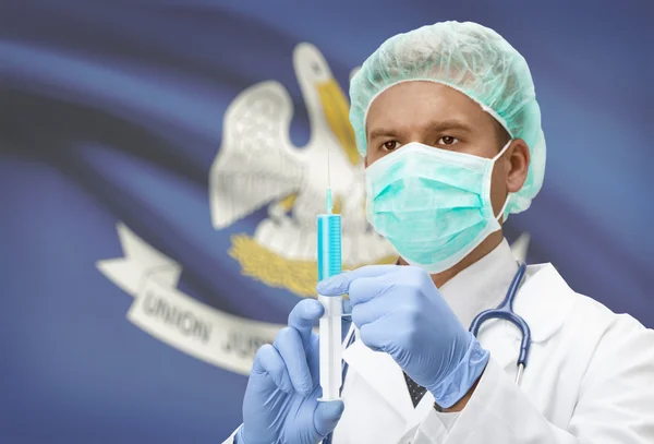 Doctor with syringe in hands and US states flags on background series - Louisiana — Stockfoto