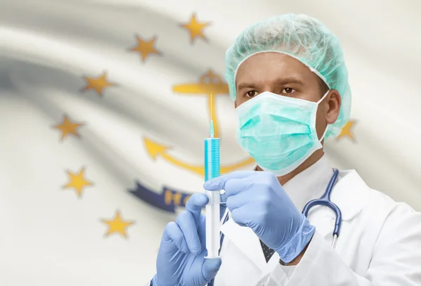 Doctor with syringe in hands and US states flags on background series - Rhode Island — Foto Stock