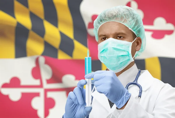 Doctor with syringe in hands and US states flags on background series - Maryland — Stockfoto