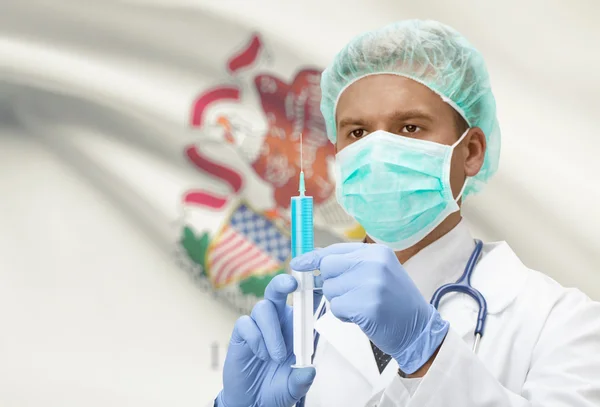 Doctor with syringe in hands and US states flags on background series - Illinois Foto Stock Royalty Free