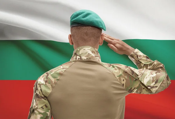 Soldat de peau foncée avec drapeau sur fond - Bulgarie — Photo