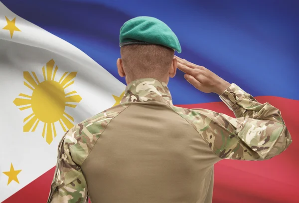 Dark-skinned soldier with flag on background - Philippines — Stock Photo, Image