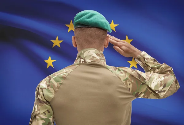 背景 - 欧州連合 - Eu の旗と浅黒い肌の兵士 — ストック写真