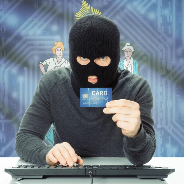 Hacker holding credit card and USA state flag - Maine — Stock Photo, Image