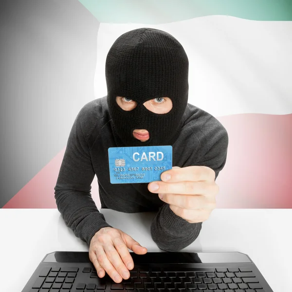 Концепция киберпреступности с национальным флагом - Кувейт — стоковое фото