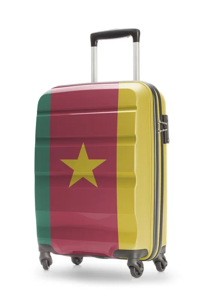 Bőrönd, nemzeti zászló rajta - Kamerun — Stock Fotó