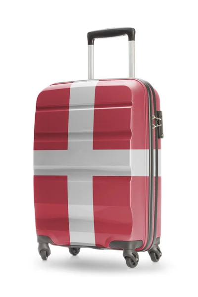 त्यावर राष्ट्रीय ध्वज असलेले सूटकेस डेन्मार्क — स्टॉक फोटो, इमेज