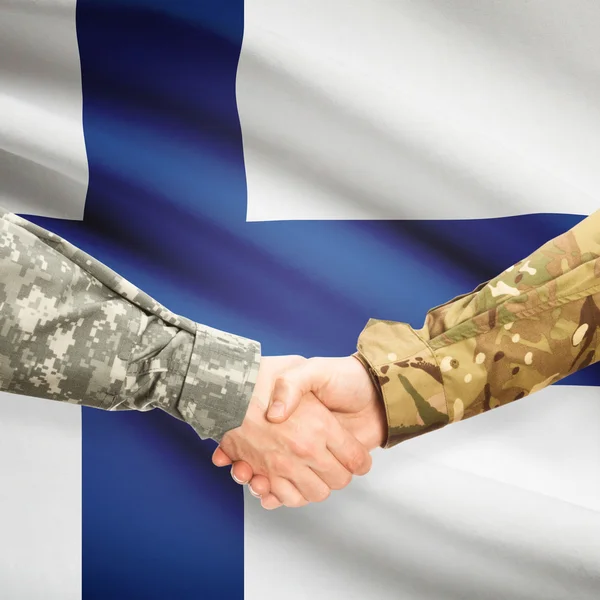 男子在均匀背景-芬兰国旗握手 — 图库照片