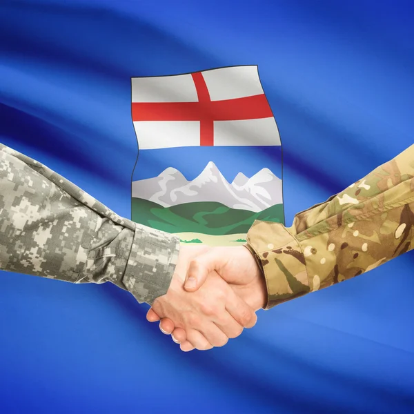 Poignée de main militaire et drapeau de la province du Canada - Alberta — Photo