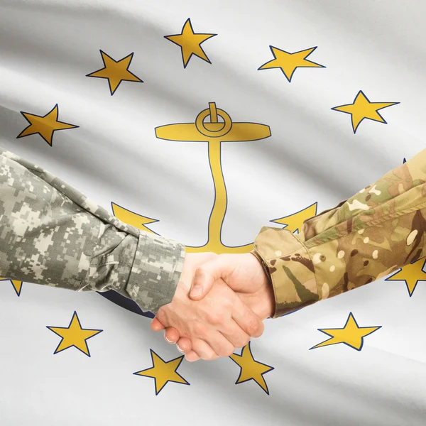 Militärische Handshake und Us Zustand-Markierungsfahne - Rhode Island — Stockfoto