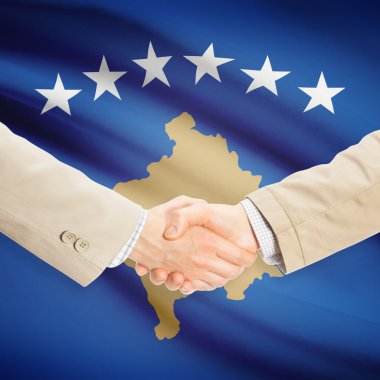 Arka plan - Kosova bayrağı ile işadamları el sıkışma