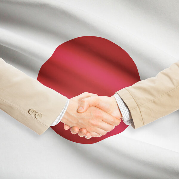 Предприниматели рукопожатие с флагом на фоне - Япония
