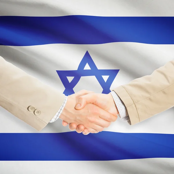 Unternehmer-Handshakes mit Flagge auf Hintergrund - Israel — Stockfoto