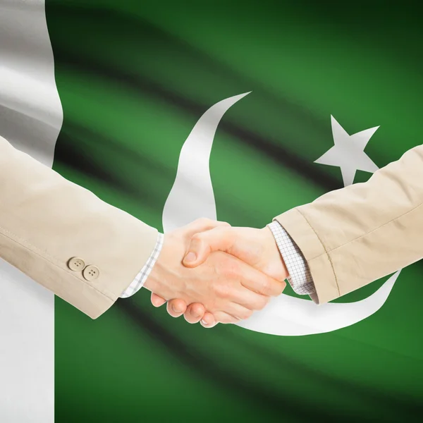 Businessmen handshake with flag on background - Pakistan — Stock Photo, Image