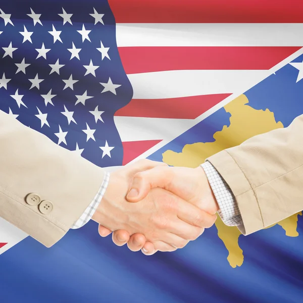 Poignée de main hommes d'affaires - États-Unis et au Kosovo — Photo