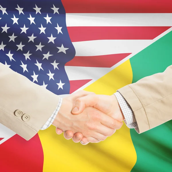 Stretta di mano degli uomini d'affari - Stati Uniti d'America e Guinea — Foto Stock