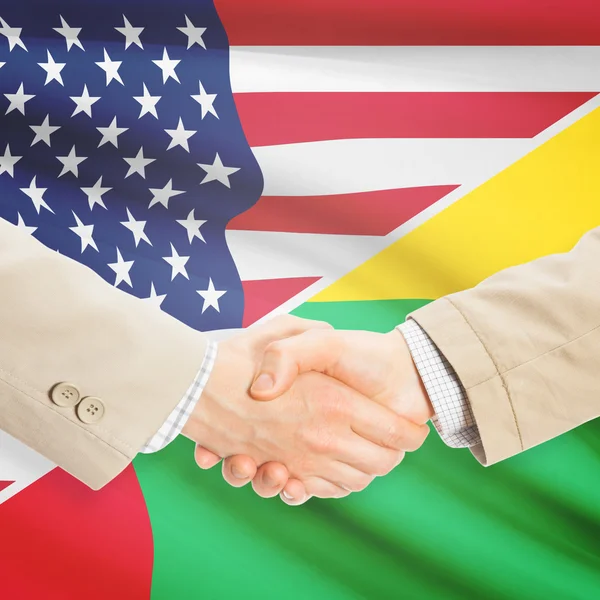Apretón de manos de hombres de negocios - Estados Unidos y Guinea Bissau — Foto de Stock