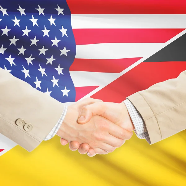 Apretón de manos de hombres de negocios - Estados Unidos y Alemania —  Fotos de Stock
