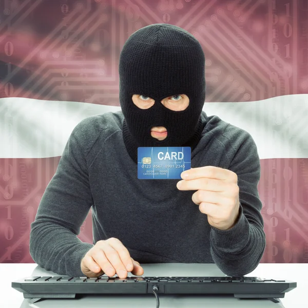 Concept de la cybercriminalité avec le drapeau national sur fond - Lettonie — Photo