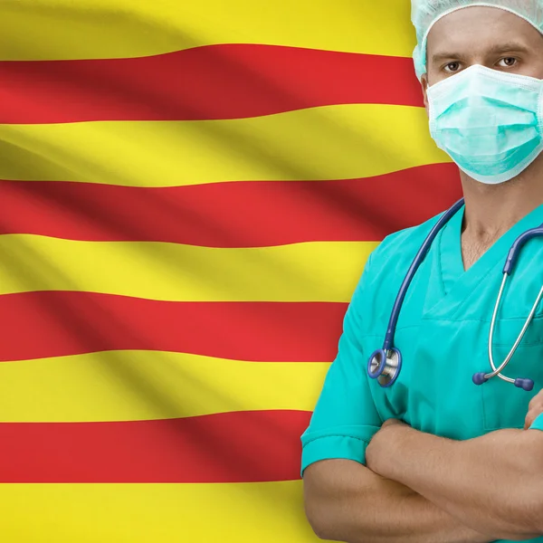 Chirurg s vlajkou na pozadí řady - Katalánsko — Stock fotografie