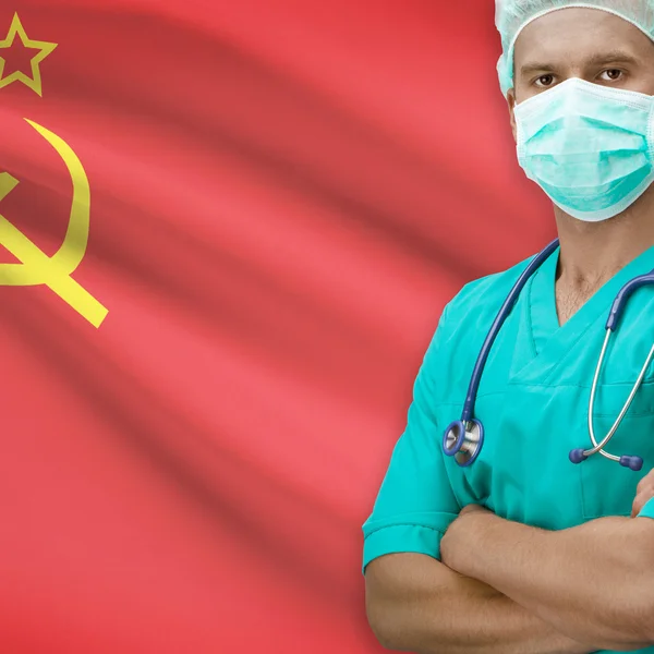 Хирург с флагом на фоне серии - СССР - Советский союз — стоковое фото